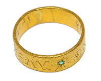 Anello di Salomone appartenuto al M° Kremmerz, in oro 24 carati con smeraldo. All'esterno di esso vi sono incisi i simboli della Luce, all'interno, i simboli per l'attivazione della Protezione Divina.